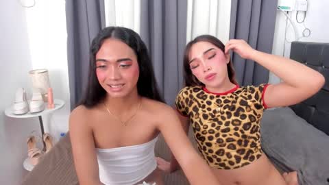 hugecock_pretty123 online show from May 15, 10:18 pm