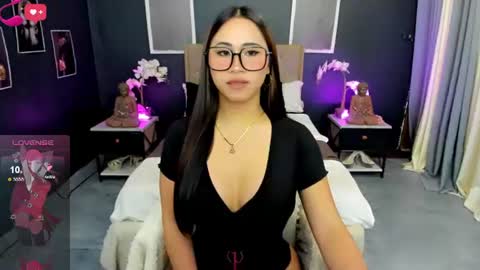 HELLO HANNAH IS BACK online show from June 18, 12:01 am