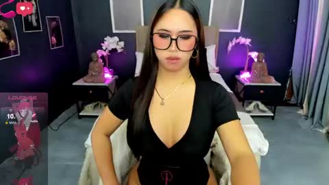HELLO HANNAH IS BACK online show from June 18, 11:31 pm