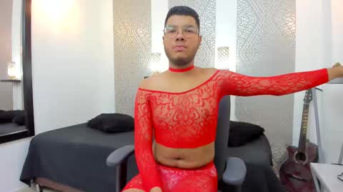 Snapshot of ian_tomson chatting on October 30, 11:53 am       online show from October 30, 11:53 am