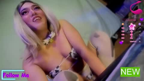 ella may online show from December 18, 10:24 pm