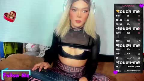 ella may online show from January 25, 8:00 am