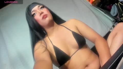 ella may online show from February 12, 7:34 am