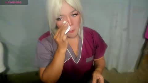 ella may online show from October 9, 11:55 am