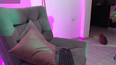 Isabella Hall online show from January 13, 5:26 am