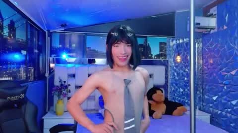 isaacnova online show from May 26, 8:17 pm