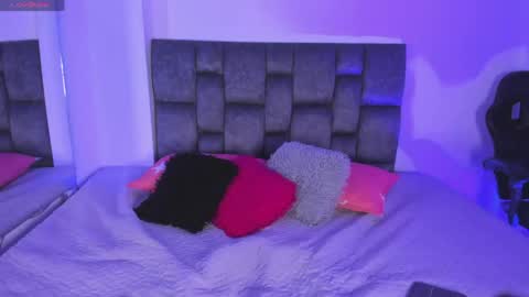 Isabella Moon9 online show from May 7, 12:23 pm