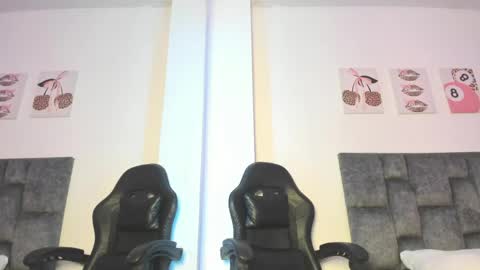 Isabella Moon9 online show from May 11, 11:15 am