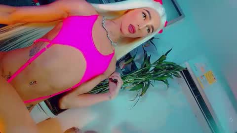 isabellagirs online show from May 13, 4:43 am