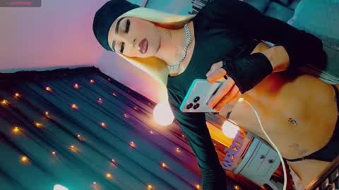 isabellagirs online show from May 22, 6:20 am