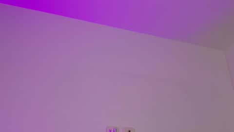 Isabella Hilton online show from January 31, 7:11 pm