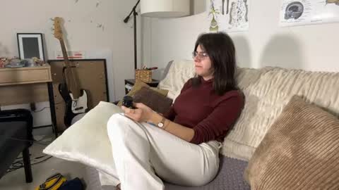 itschloelaurent online show from May 5, 8:15 pm