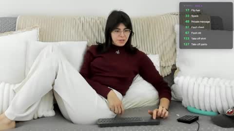 itschloelaurent online show from May 6, 8:26 pm