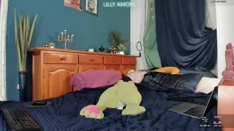 LillyAmore online show from May 25, 6:04 pm