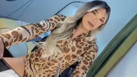 J E N N Y online show from September 22, 1:16 pm