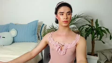Jhuan Nhez online show from May 15, 3:15 am