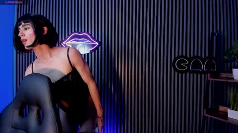 Jostyn Rous online show from May 22, 1:18 pm