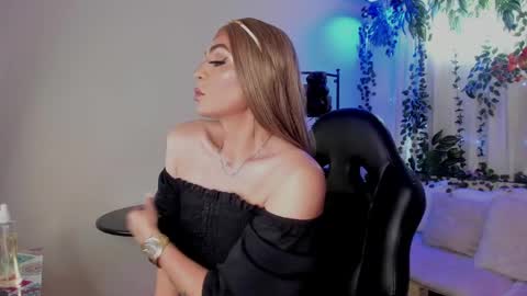  karol  online show from May 8, 1:40 pm