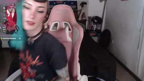 luna   online show from December 3, 8:35 pm