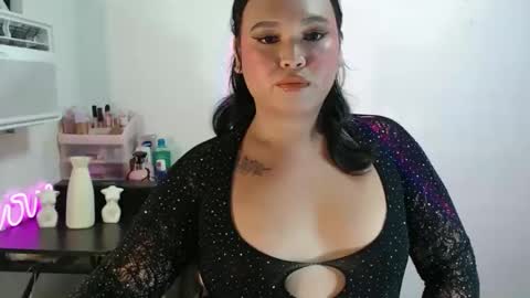 KELLY MCDOLEN online show from April 30, 8:57 pm