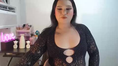 KELLY MCDOLEN online show from May 28, 3:54 pm