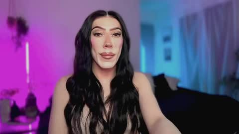 Kelsi  online show from May 18, 4:18 am