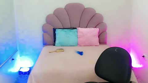 KENDAL online show from January 29, 6:39 pm