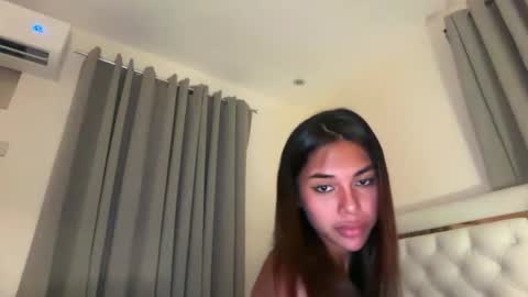 keziakinlley online show from May 11, 4:04 pm