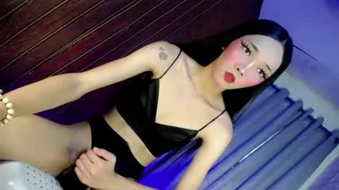 kieramoore online show from May 4, 6:07 am