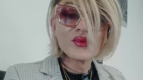 Oxana online show from May 5, 1:11 am