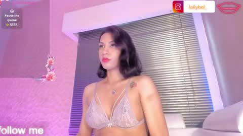 laiily bell online show from April 28, 8:24 pm