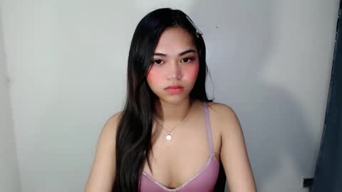 laire online show from May 20, 7:03 am