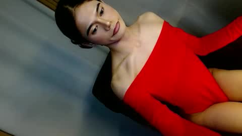 latrina_ online show from April 28, 1:04 pm