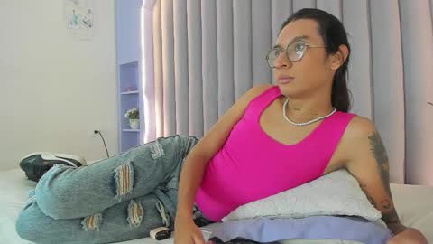 lauraagomezz__ online show from September 8, 7:34 pm