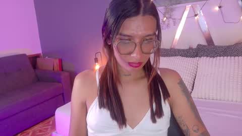 lauraagomezz__ online show from October 4, 8:42 pm