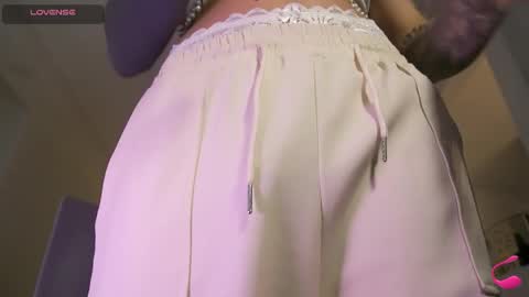 Emily  R online show from May 1, 7:18 pm
