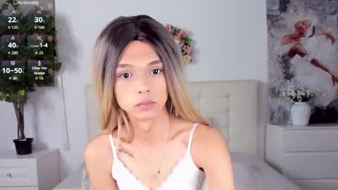 lizzydelrey online show from May 17, 3:55 pm