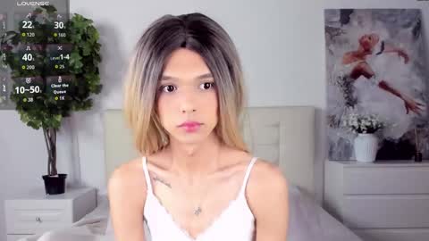 lizzydelrey online show from May 27, 9:45 pm