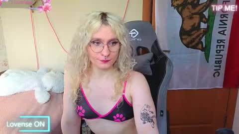 Lori -----------------------------------    online show from May 11, 3:17 pm
