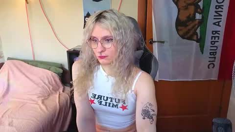Lori -----------------------------------    online show from May 22, 3:08 pm