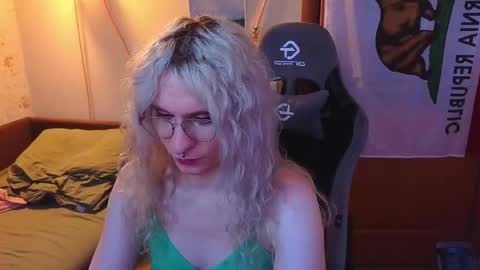 Lori -----------------------------------    online show from May 24, 4:48 pm