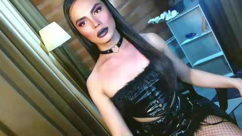 lovelymiss_shyna11 online show from May 3, 10:09 am