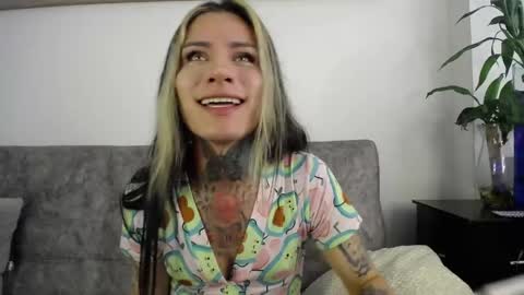 luciiana online show from April 27, 3:54 pm