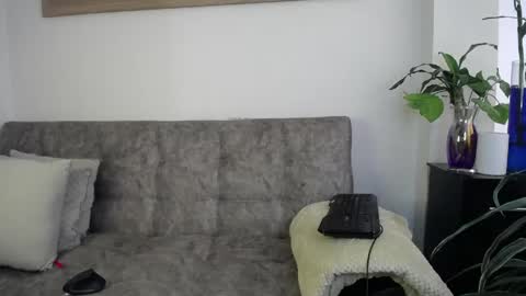 luciiana online show from May 8, 4:25 pm