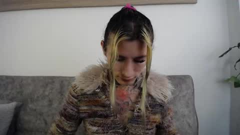 luciiana online show from May 12, 3:53 pm