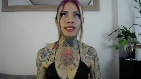 luciiana online show from May 16, 8:52 pm