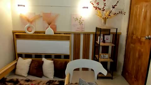 lucyvane online show from February 4, 2:33 pm