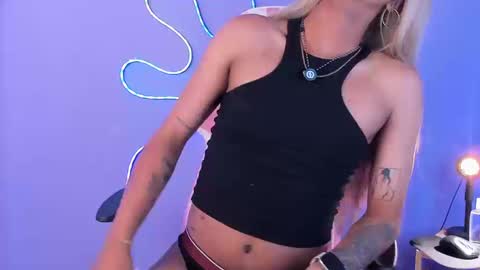 luisanova online show from February 25, 9:19 pm