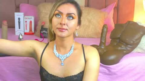 lunitadiva online show from May 15, 4:59 pm