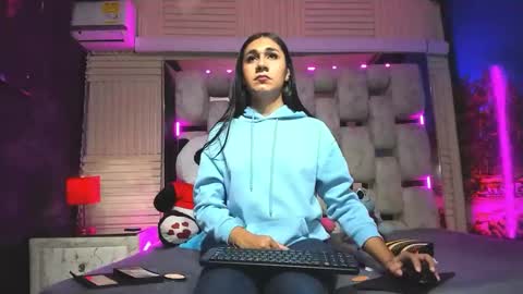 mahiara hot online show from May 4, 12:54 pm